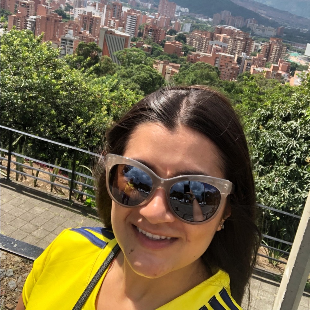 Meet your Posher, Monique